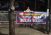 Warga Serukan Akhiri Demo Mahasiswa di Jalan Pettarani